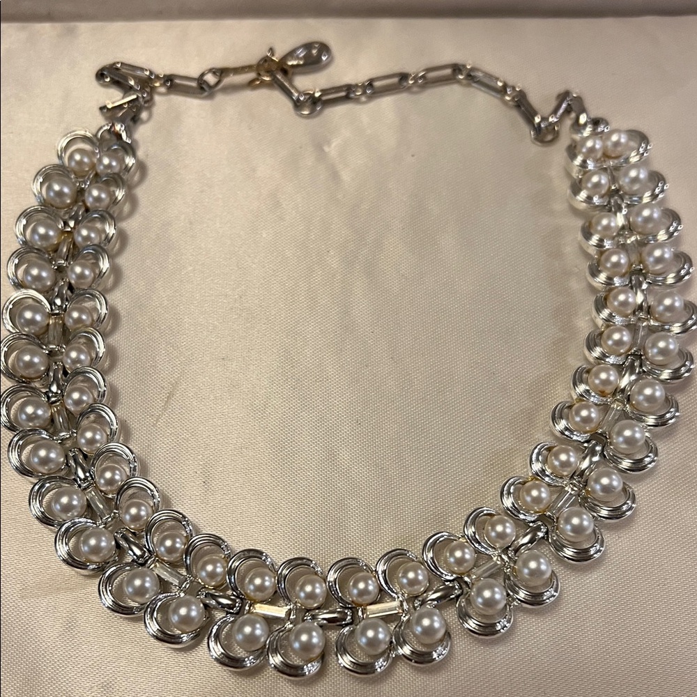 Lisner Vintage Silver Pearl Necklace and Earring Set - Picture 3 of 5